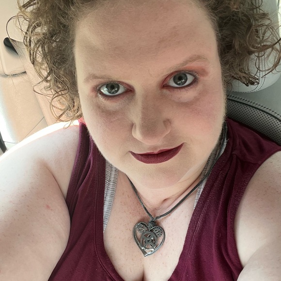 Meet your Posher, Jessica - Picture 3 of 5